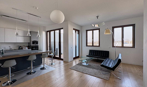 Skyline box seat & flood of light over the Ostend: designer penthouse with 3m ceiling height