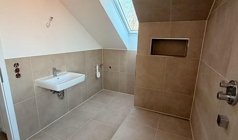 New-build top floor in beautiful old building: 4-room with balcony