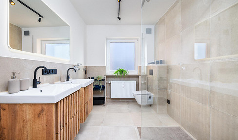 Refurbished apartment ready for immediate occupancy with west-facing balcony and two underground parking spaces