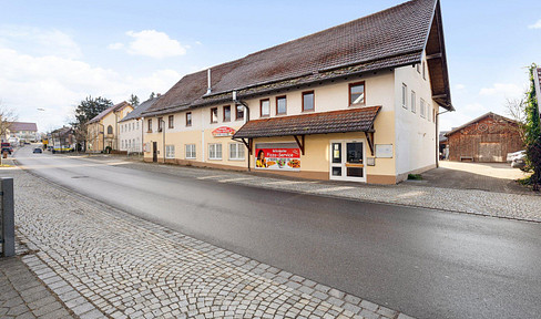 YIELD > 7% possible, either through personal use or as an investment property. Multi-family house with development potential, approximately 350 square meters.