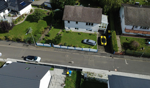 Freistehendes 1-2 Familienhaus in Florstadt mit großen Grundstück