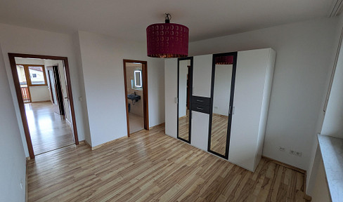 Helle 2 Zimmer Wohnung, zentral und ruhig in Krailling