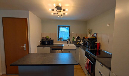 Two-story apartment with the style of a semi-detached house.