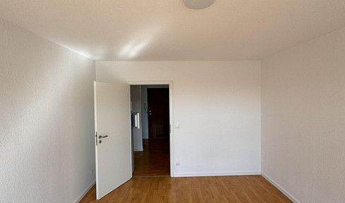 Beautiful 1 room apartment with balcony! Directly at the BHF! Directly at the Daimler!