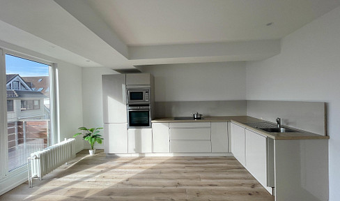 Newly renovated: 3 rooms, 2 balconies, 2 bathrooms, fitted kitchen.