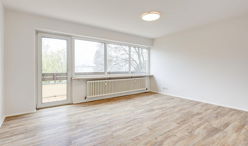 Ready-to-move-in 3-room apartment with a balcony in Zehlendorf.
