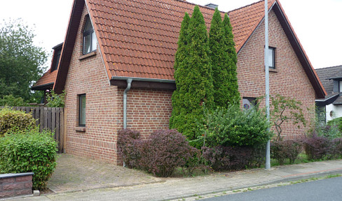 Small semi-detached house with terrace and parking space in the northeast of Lehrte