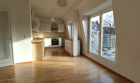 Quiet, bright 4-room maisonette apartment with balcony in Karlsruhe