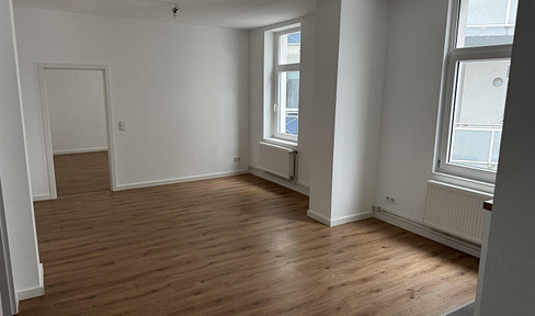 Quiet 2-room apartment, located in an extension building, with a fitted kitchen, high-quality furnishings, and an excellent location.