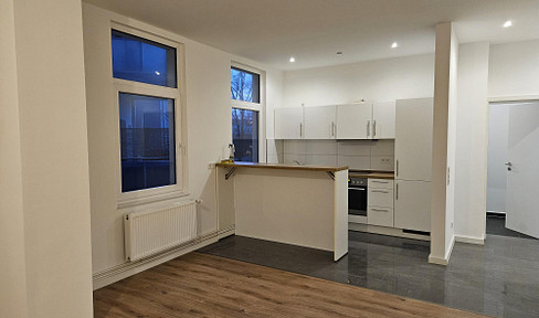 quiet apartment in separate rear building, EBK, good equipment