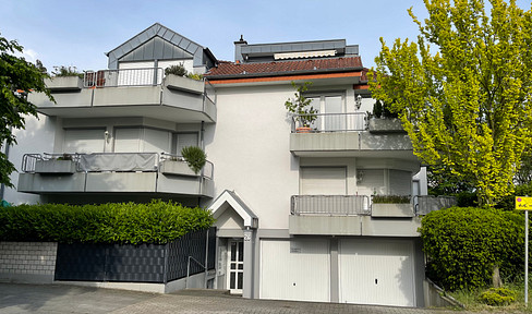 Penthouse-Feeling auf zwei Ebenen: Lichtdurchflutete 3-Zimmer-Maisonette mit zwei Sonnenterrassen