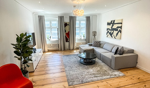 Top renovated 77 sqm old building apartment in Berlin Mitte with sunny balcony