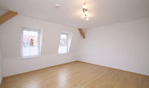 Large family apartment with 4 rooms and balcony