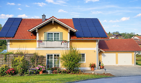 großes Einfamilienhaus mit 4 Schlafzimmer, 4 Garagen, Kachelofen, am Ende einer Sackgasse