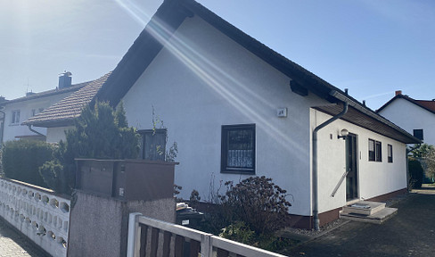 Detached single-family house in a good location with great potential, located in Dietzenbach.