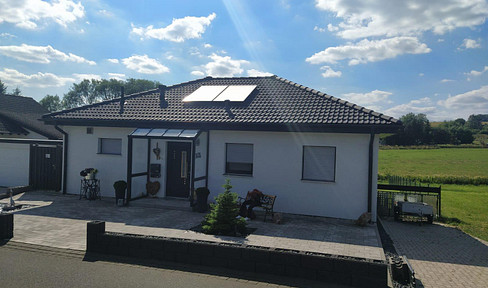 Bungalow in prime location with unobstructed panoramic views