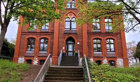 Living with history - extraordinary architect-designed apartment with far-reaching views and roof terrace