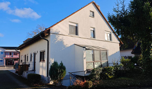 Detached house with separate apartment and double garage in Radolfzell-Böhringen - No commission!