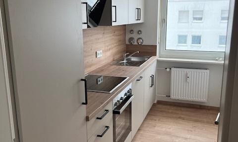 As-new 3-room apartment with garage - perfect for 3-person flat share / new flat share formation