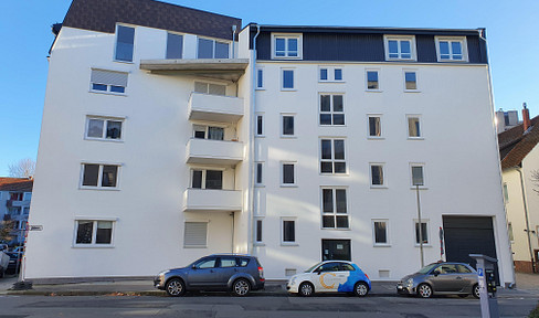 2-room apartment with separate kitchen, bathroom, balcony, and cellar (almost) brand new, having been completely renovated to a high standard. Available directly from the owner.