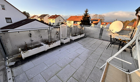 Exklusive Terrassenwohnung in Neumarkt: 24 m² Panorama-Oase & 160 m² Privatgarten!