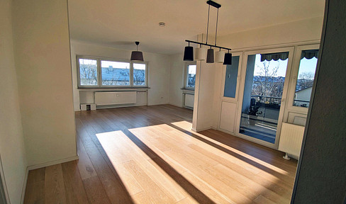 Commission-free: Sunny 4-room apartment with two balconies and garage