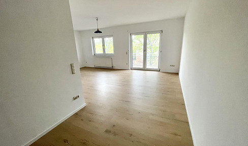 Modernized 2-room apartment with south-facing balcony & large basement - attractive investment