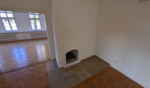 Großzügige Räume  / stilvolle Wohnung  in Fachwerkhaus am Marktplatz/auch als Praxis/Büro geeignet
