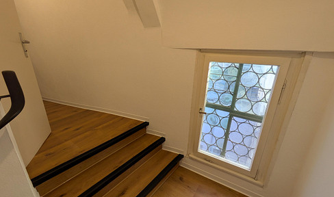 Großzügige Räume  / stilvolle Wohnung  in Fachwerkhaus am Marktplatz/auch als Praxis/Büro geeignet