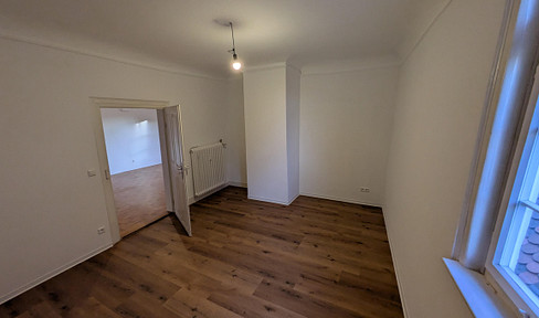 Großzügige Räume  / stilvolle Wohnung  in Fachwerkhaus am Marktplatz/auch als Praxis/Büro geeignet