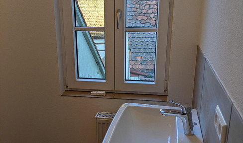Spacious rooms / stylish apartment in a half-timbered house on the market square / also suitable for use as a practice or office.