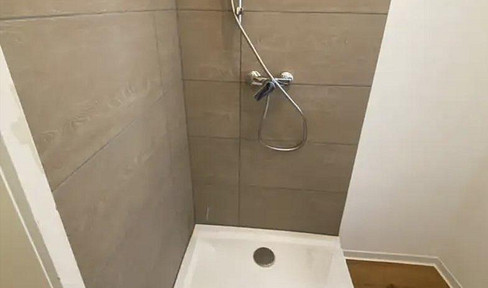 Spacious rooms / stylish apartment in a half-timbered house on the market square / also suitable for use as a practice or office.