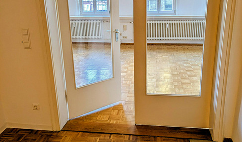 Großzügige Räume  / stilvolle Wohnung  in Fachwerkhaus am Marktplatz/auch als Praxis/Büro geeignet