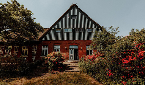 Märchenhaftes reetgedecktes Landhaus mit 8.800 m² Grundstück – Leben wie in Bullerbü, nahe Elmshorn