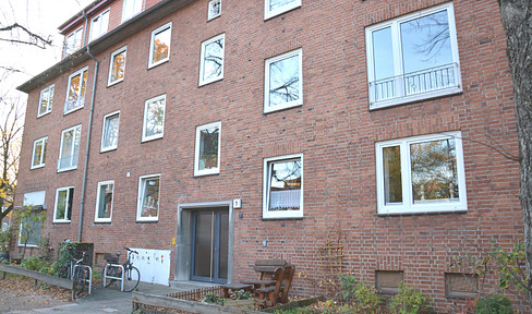 In the popular Barmbek-Süd! Rented 2.5 room apartment