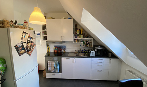 Beautiful 3-room apartment in old building (shared flat possible, with EBK and balcony)