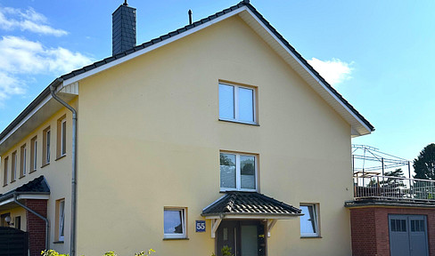 Renovated 3 room apartment, with EBK, balcony and roof terrace