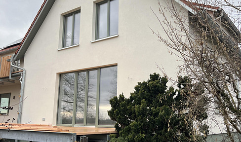 Moderne Doppelhaushälfte mit großem Garten & hochwertiger Ausstattung in ruhiger Lage – Grenzhof