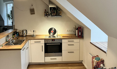 Helle 2-Zimmer-DG-Wohnung mit Fahrstuhl & moderner Ausstattung – Paulihof 2