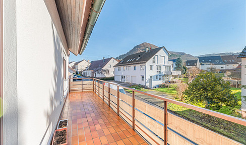 Commission-free investment - 3-room apartment with balcony & garage in sought-after location