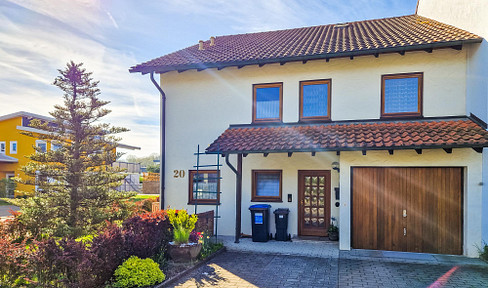 Spacious, family-friendly semi-detached house with garage & sunny garden