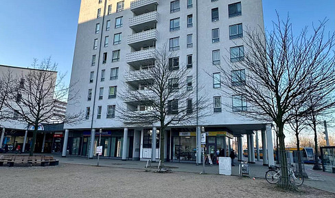 Helle, moderne Wohnung mit Einbauküche (PEP-Center)