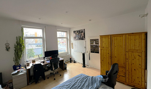 Charming 3-room old building apartment in the Johannesviertel (EBK included)