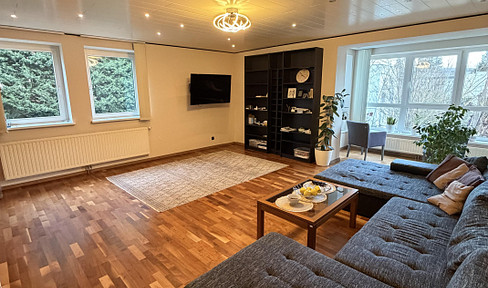 Moderne und Ruhige 4-Zimmer Wohnung mit Loggia und Garage