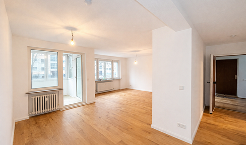Viel Platz: Modernisierte 4-Zimmerwohnung mit Loggia