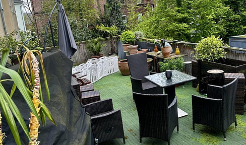 Dahlhausen: Renovierte 3,5 Zimmer EG Wohnung mit 60m2 großer Terrasse