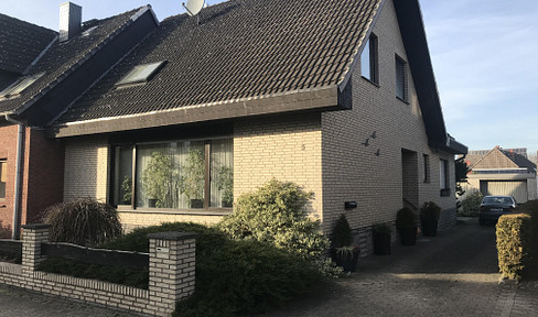Spacious detached house, 6 rooms, renovated sunroom.