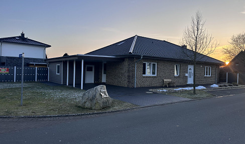 Exklusiver Bungalow aus 2015, Massiv-Bau, auf einem Traumgrundstück in ruhiger Lage Spaden