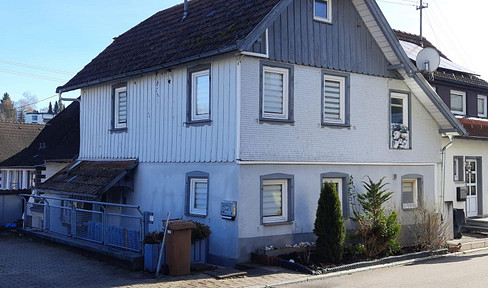 Technically renovated gem: modernized inside, charming outside!