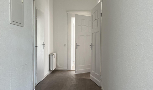 Erstbezug nach Sanierung - Großzügige 3-Raumwohnung in Zwickau-Nord im DG